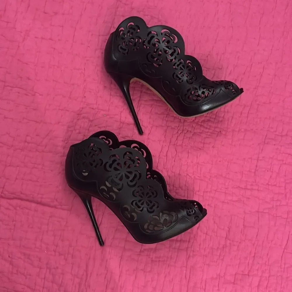 Alexander McQueen laser cut genuine leather booties, US8 - Picture 4 of 13